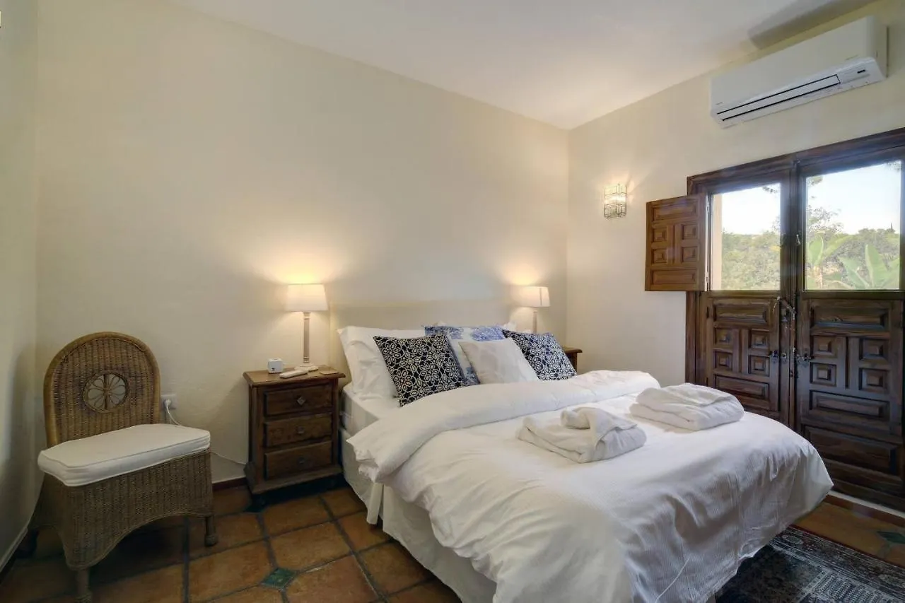 Private 10 Bedroom Nr Marbella, Villa Candela Benahavis Guest house