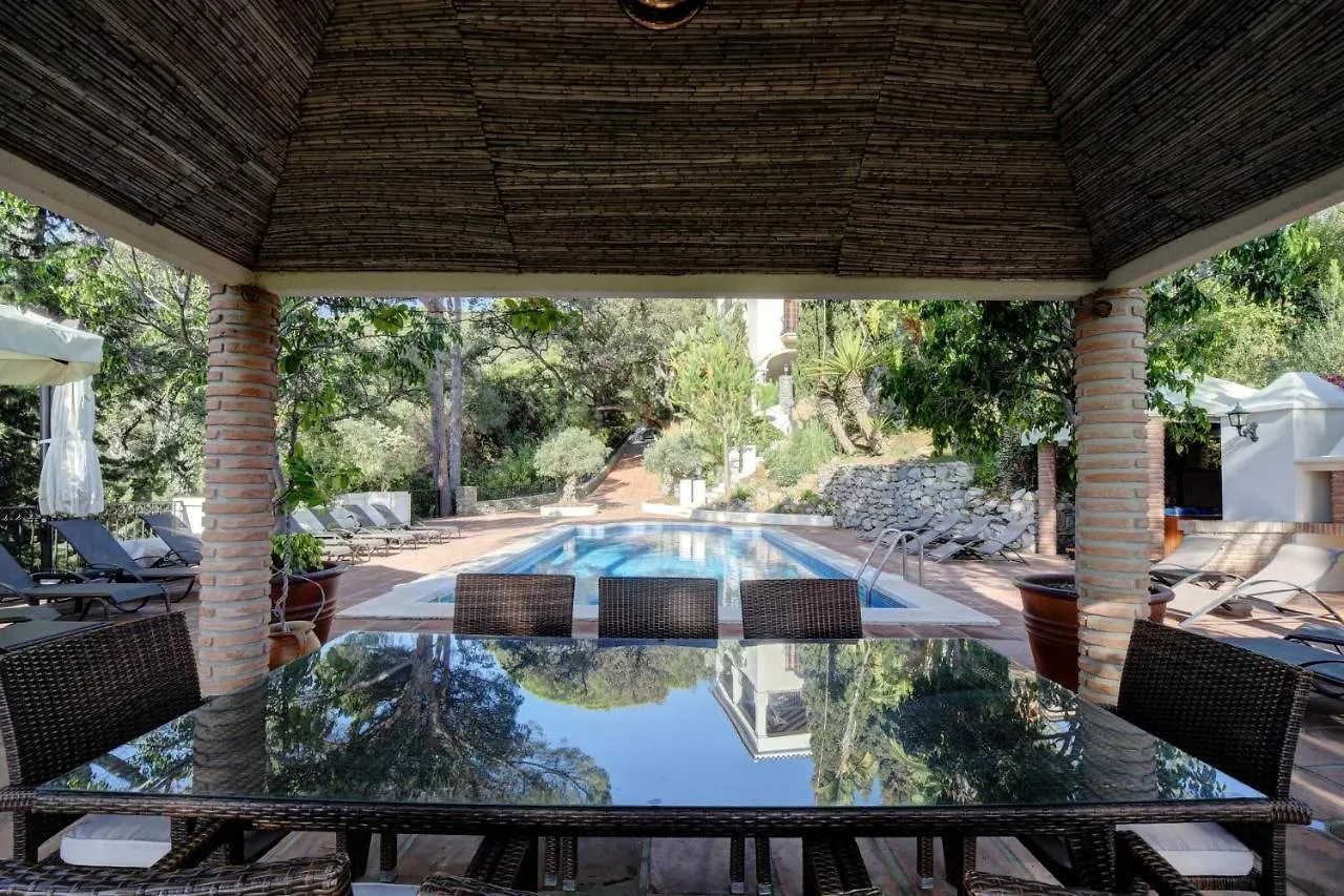 Private 10 Bedroom Nr Marbella, Villa Candela Benahavis Guest house
