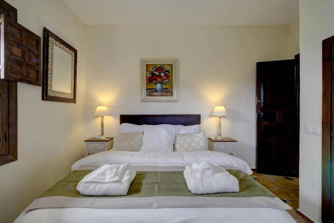 Private 10 Bedroom Nr Marbella, Villa Candela Benahavis Guest house