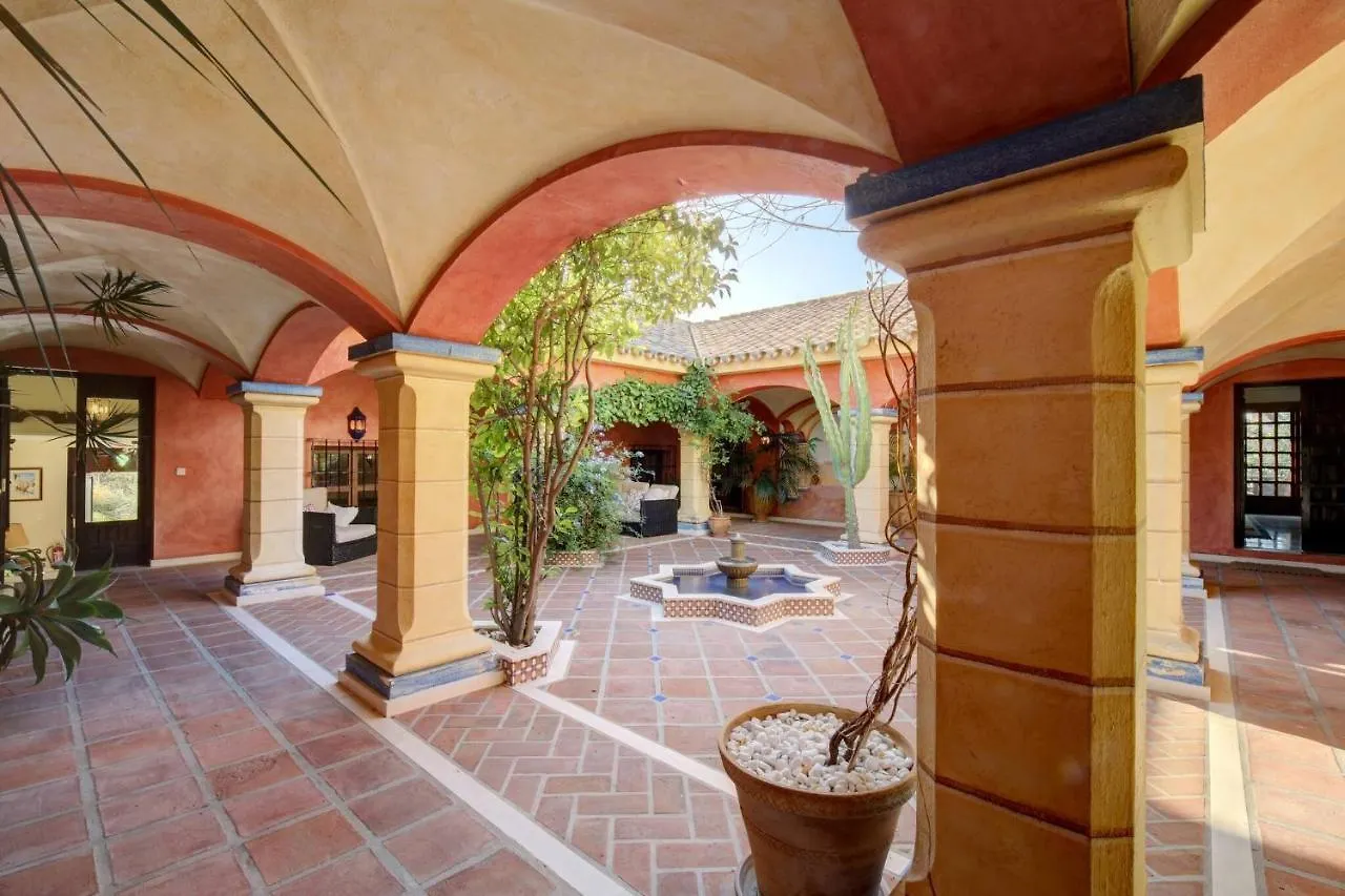 Private 10 Bedroom Nr Marbella, Villa Candela Benahavis Guest house