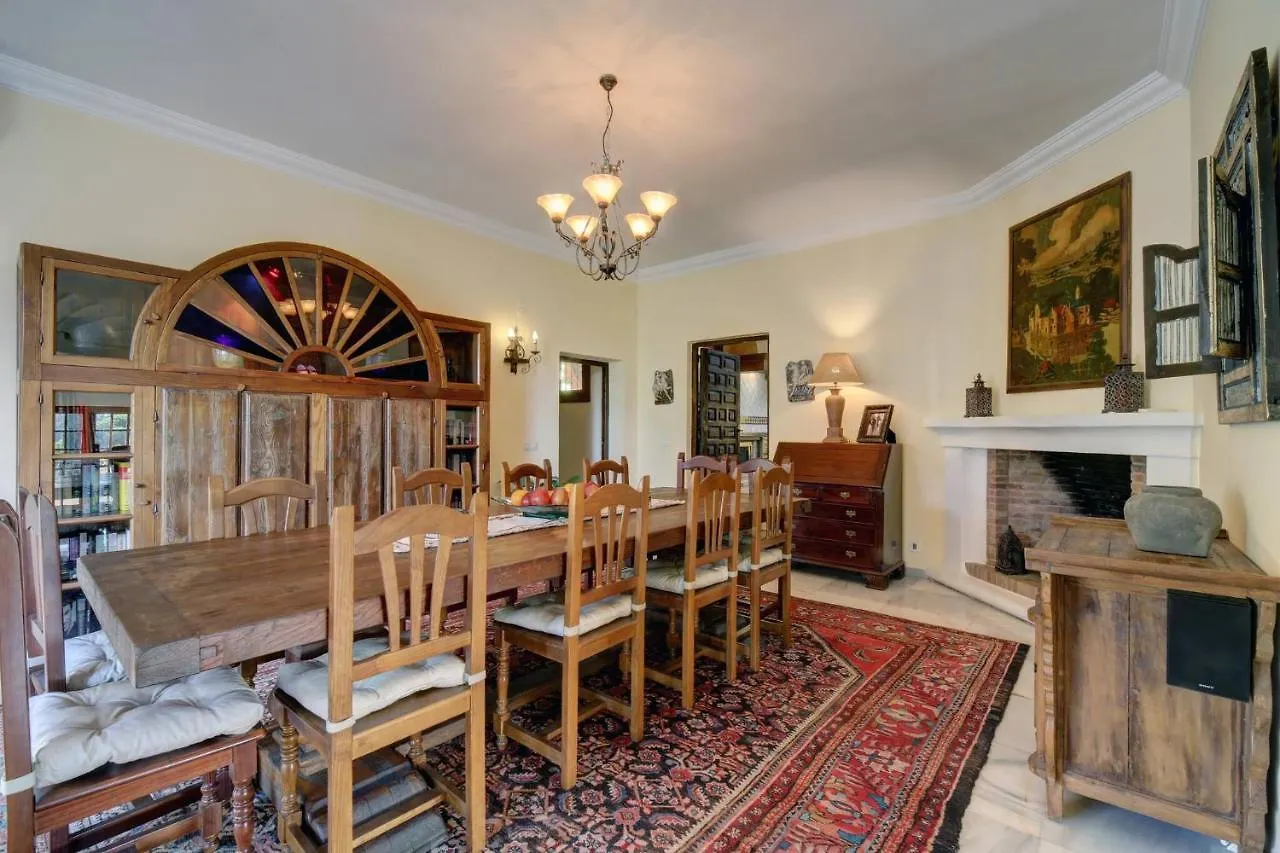 Private 10 Bedroom Nr Marbella, Villa Candela Benahavis Guest house