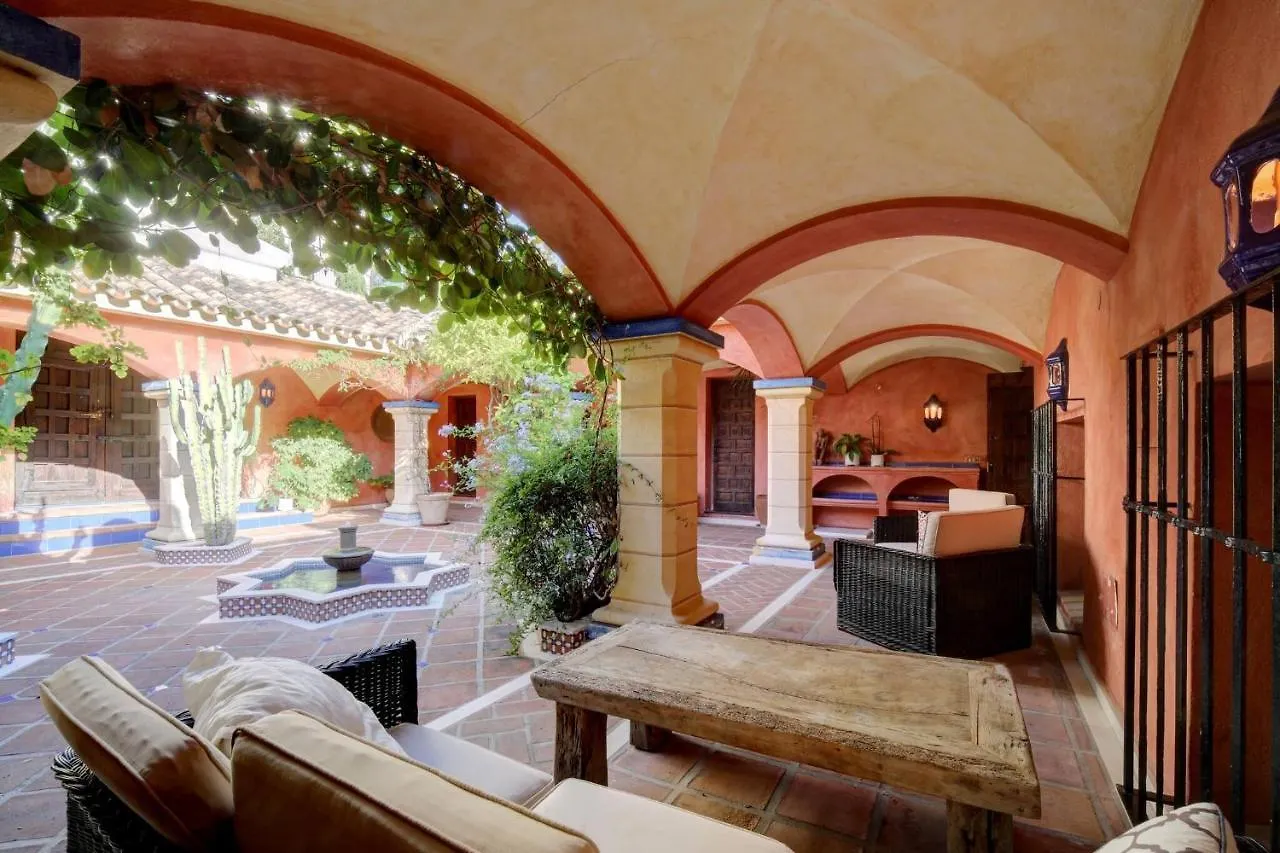 Private 10 Bedroom Nr Marbella, Villa Candela Benahavis Guest house