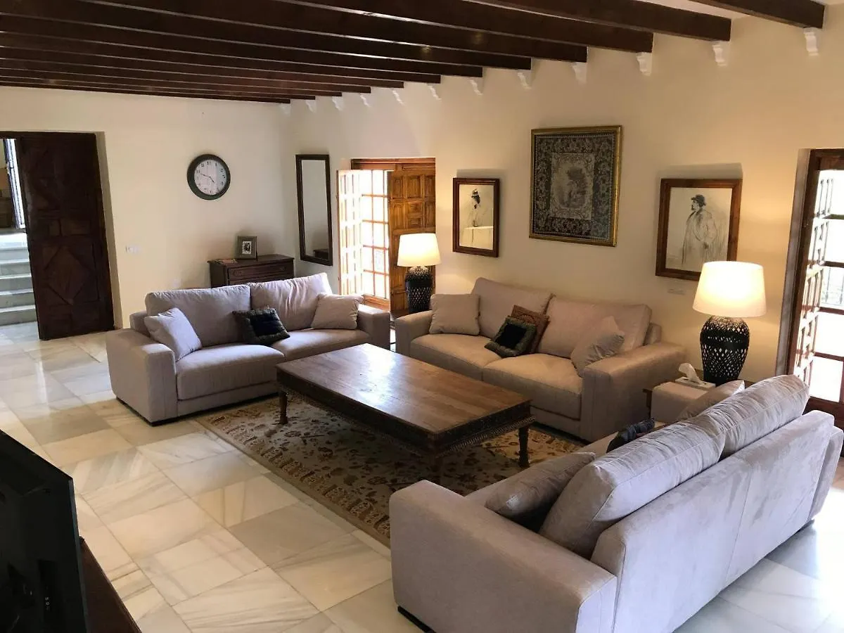 Private 10 Bedroom Nr Marbella, Villa Candela Benahavis Guest house